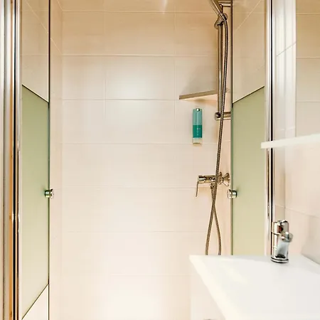 Alojamento de Acomodação e Pequeno-almoço Kakukk Vendéglő Panzió