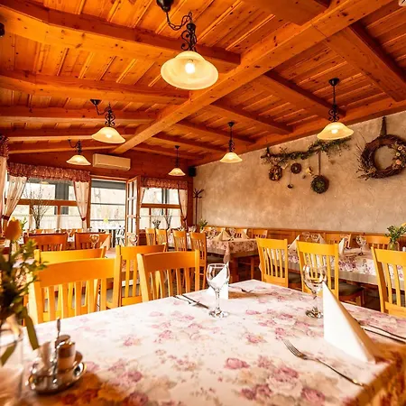 Kakukk Vendeglo Panzio Oda ve Kahvaltı 4*