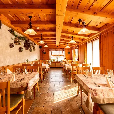 Oda ve Kahvaltı Kakukk Vendeglo Panzio Bánd