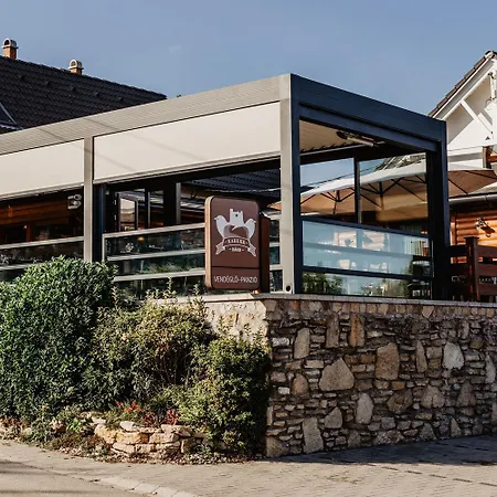 Kakukk Vendéglő Panzió Alojamento de Acomodação e Pequeno-almoço Bánd