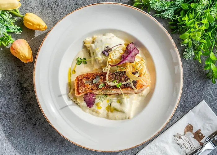 לינה וארוחת בוקר Kakukk Vendeglo Panzio 4*