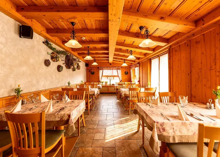 Bed & Breakfast Kakukk Vendeglo Panzio Bánd