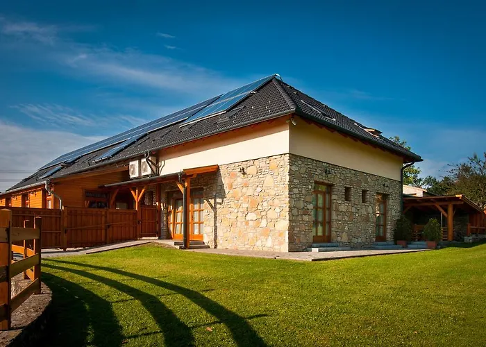 Bed and breakfast Kakukk Vendéglő Panzió 4*